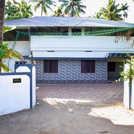 Ambili Riverfront Villa With Party Hall Irimbranallur Exterior foto