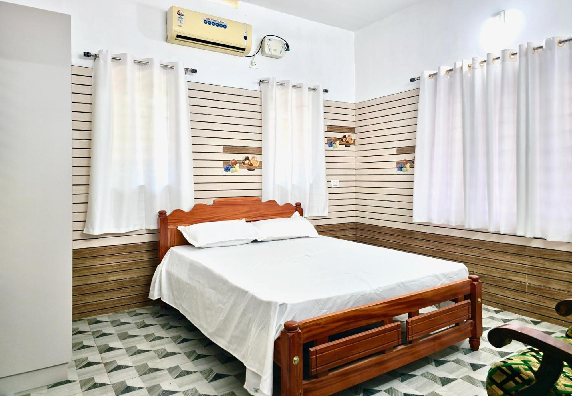 Ambili Riverfront Villa With Party Hall Irimbranallur Exterior foto