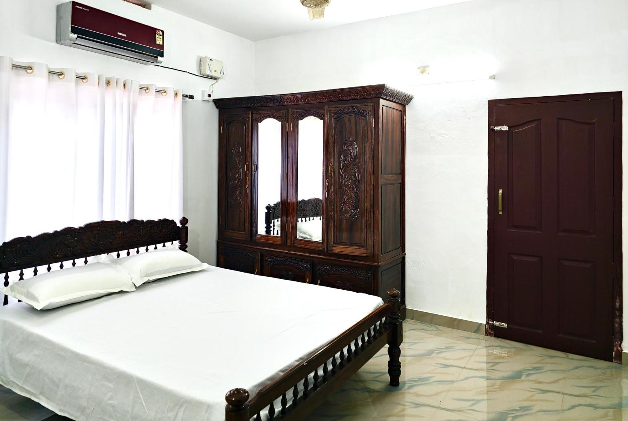 Ambili Riverfront Villa With Party Hall Irimbranallur Exterior foto